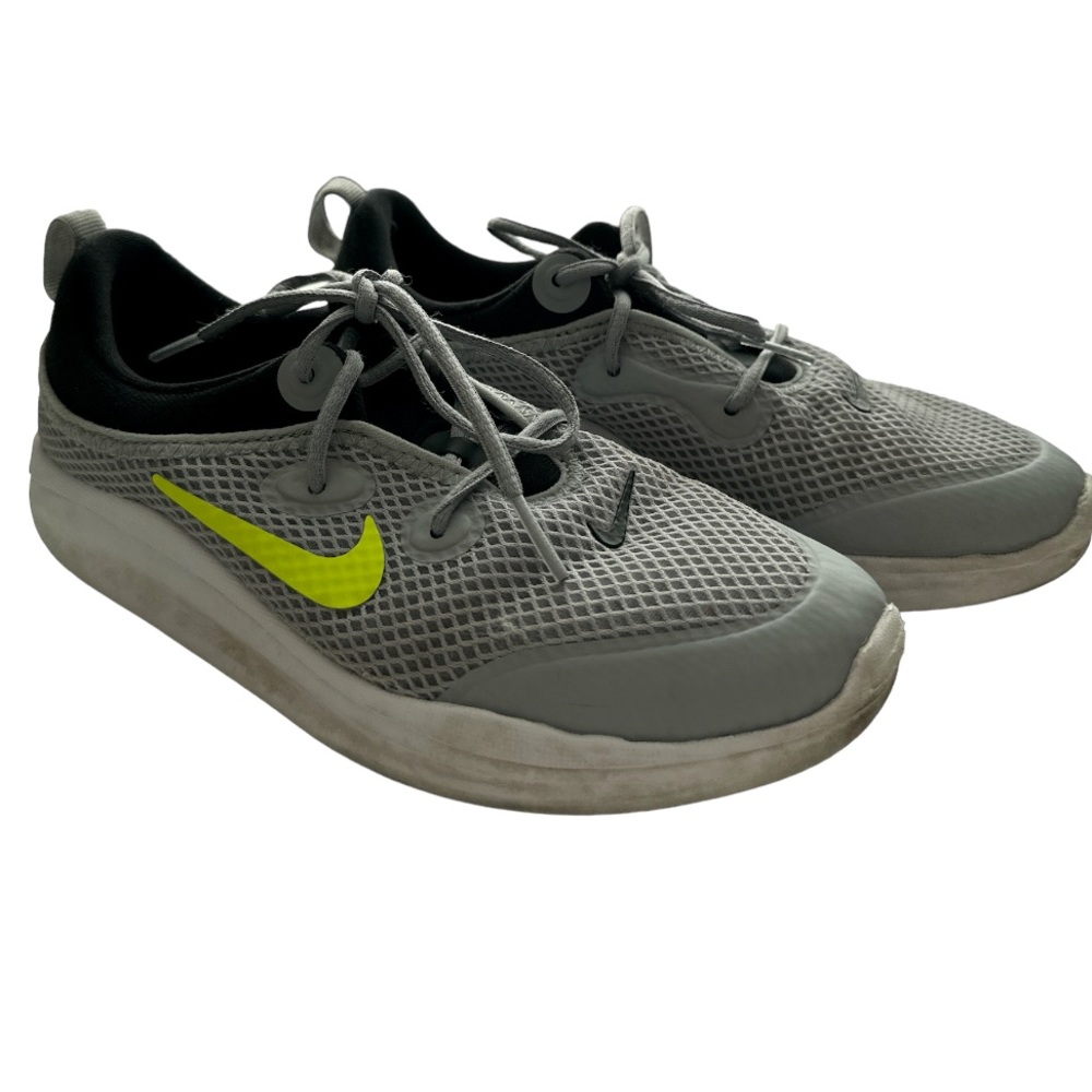 Nike boy shoes size 2.5 Y